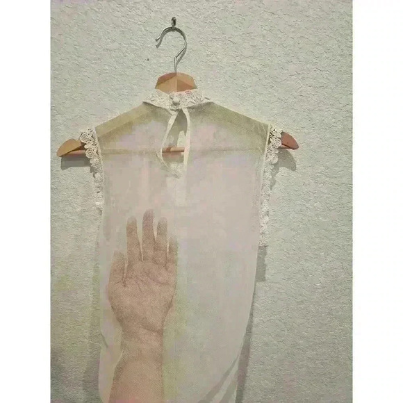 Vintage white coquette style blouse. Size small. - Picture 2 of 4